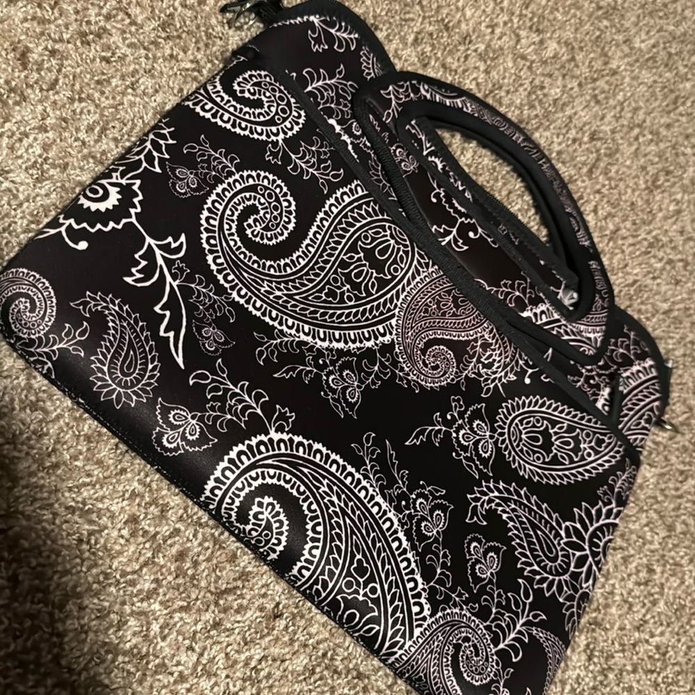 IE black-n-white paisley pattern neoprene laptop / iPad case (hot pink interior)